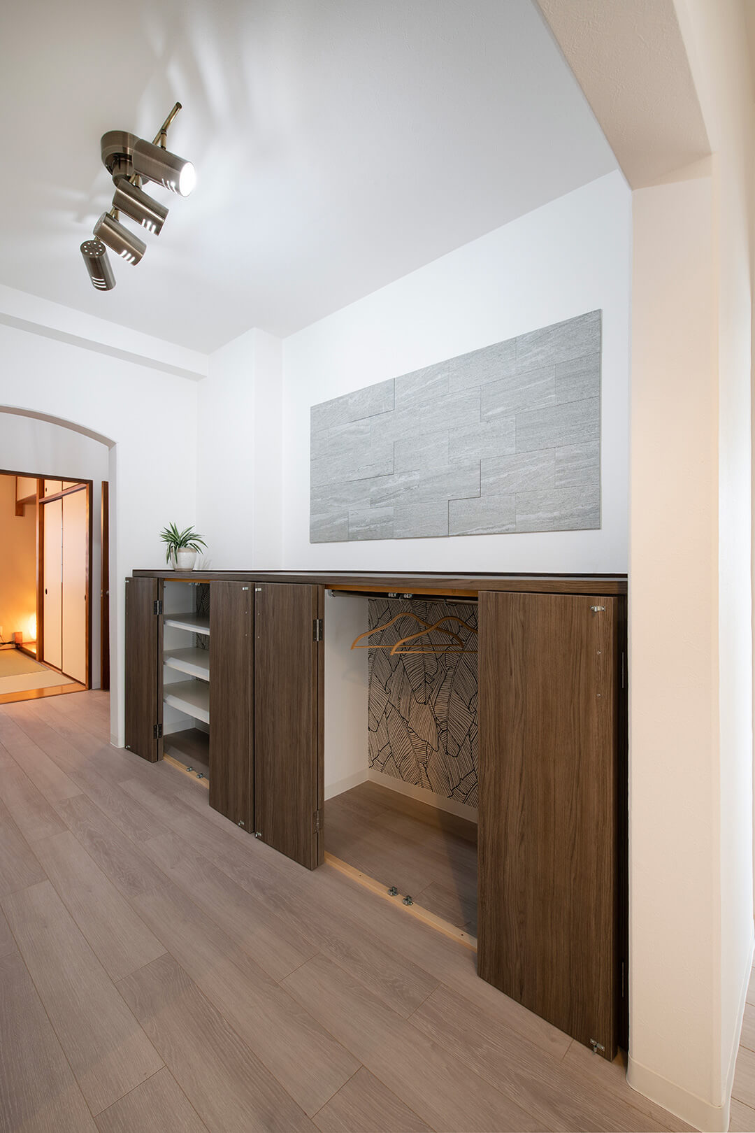 生活感を軽減し落ち着く空間、人を呼びたくなる明るい部屋